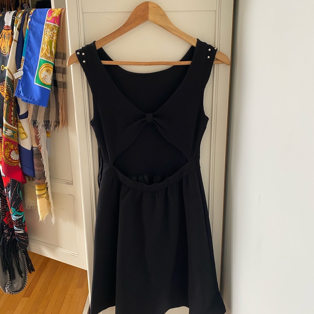 Zara Sleeveless Mini Dress with Round Neckline - Picture 4 of 6